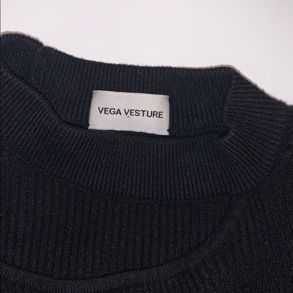Black cut out long sleeve top - Picture 2 of 2